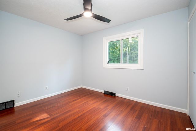 7601 N DERBY Road, Peoria, IL 61615