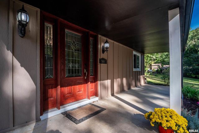 7601 N DERBY Road, Peoria, IL 61615