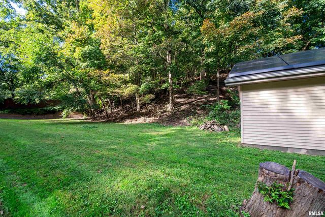 7601 N DERBY Road, Peoria, IL 61615