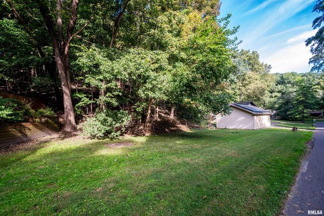 7601 N DERBY Road, Peoria, IL 61615