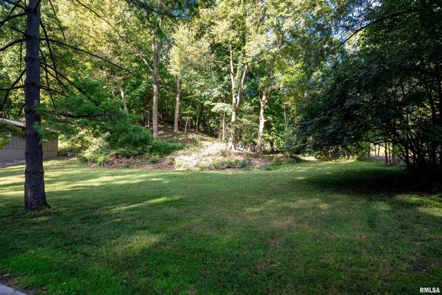7601 N DERBY Road, Peoria, IL 61615