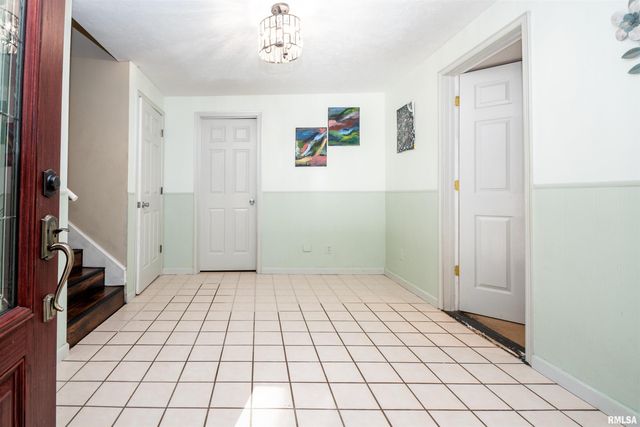 7601 N DERBY Road, Peoria, IL 61615