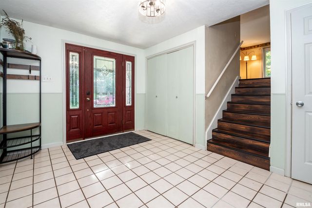 7601 N DERBY Road, Peoria, IL 61615