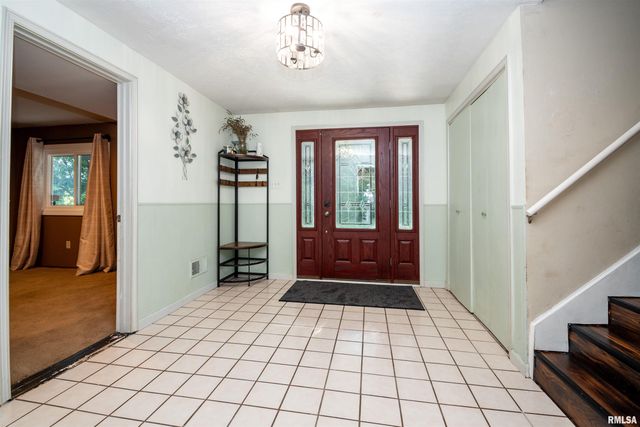 7601 N DERBY Road, Peoria, IL 61615