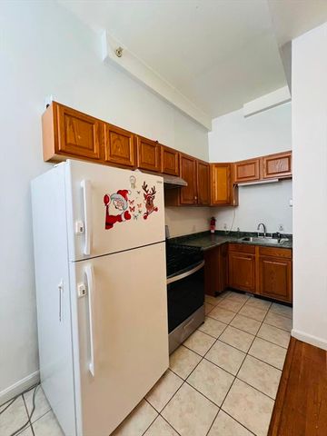 110 Branch St 2, Lowell, MA 01851