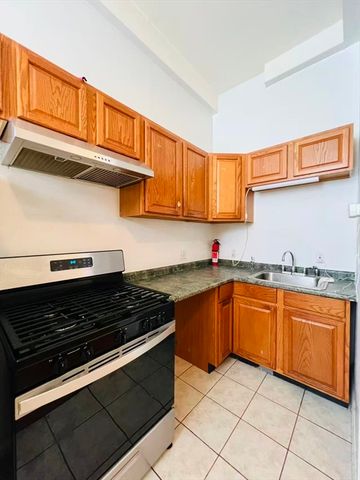 110 Branch St 2, Lowell, MA 01851