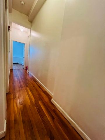 110 Branch St 2, Lowell, MA 01851