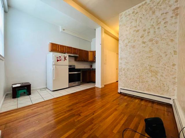 110 Branch St 2, Lowell, MA 01851