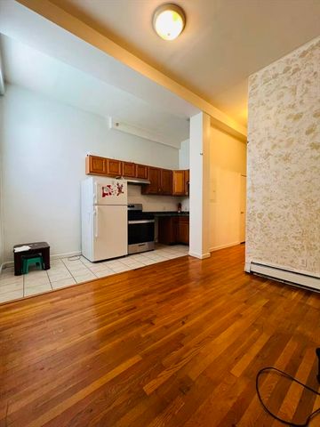 110 Branch St 2, Lowell, MA 01851