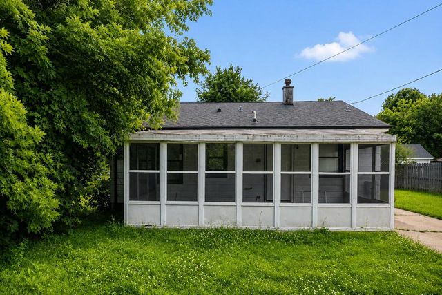 5695 N 57th STREET, Milwaukee, WI 53218