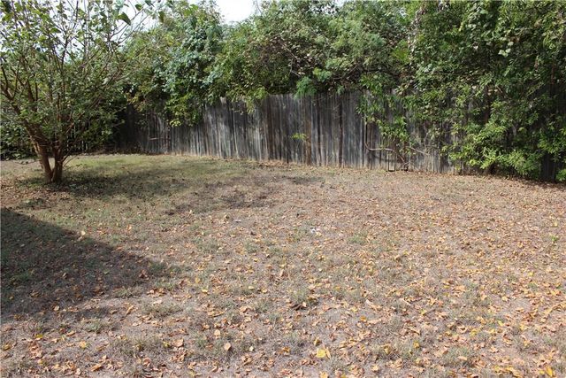2827 Wilcrest DR, Austin, TX 78748