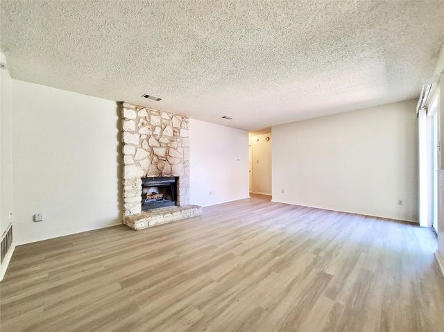 2827 Wilcrest DR, Austin, TX 78748