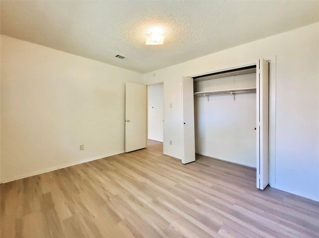 2827 Wilcrest DR, Austin, TX 78748