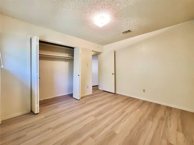 2827 Wilcrest DR, Austin, TX 78748