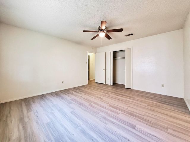 2827 Wilcrest DR, Austin, TX 78748