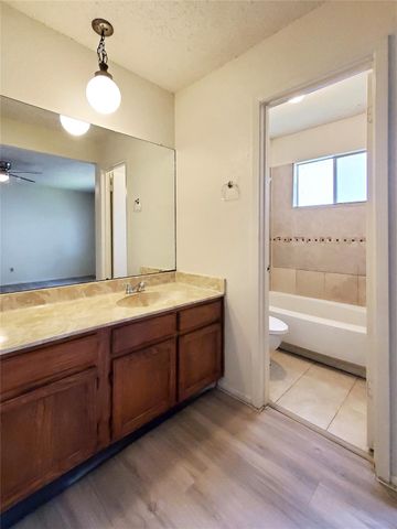 2827 Wilcrest DR, Austin, TX 78748