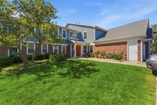 260 W Lynn Drive 7-3B, Palatine, IL 60067