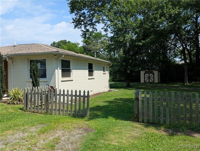 186 Piedmont Ave, Colonial Heights, VA 23834