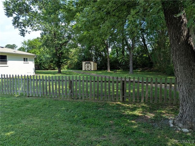 186 Piedmont Ave, Colonial Heights, VA 23834