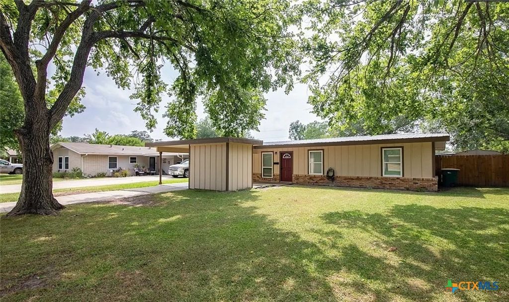 Image 1 of property listing at 4713 Dahlia Lane, Victoria, TX 77904