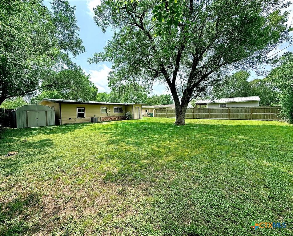 Image 10 of property listing at 4713 Dahlia Lane, Victoria, TX 77904