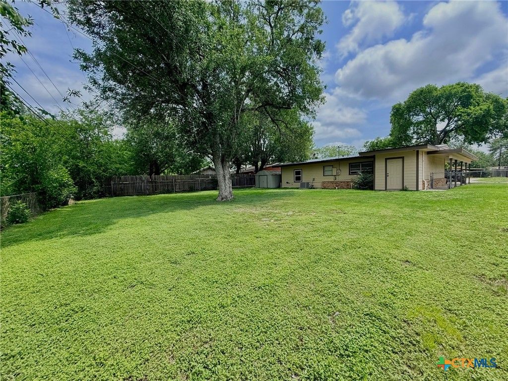 Image 11 of property listing at 4713 Dahlia Lane, Victoria, TX 77904