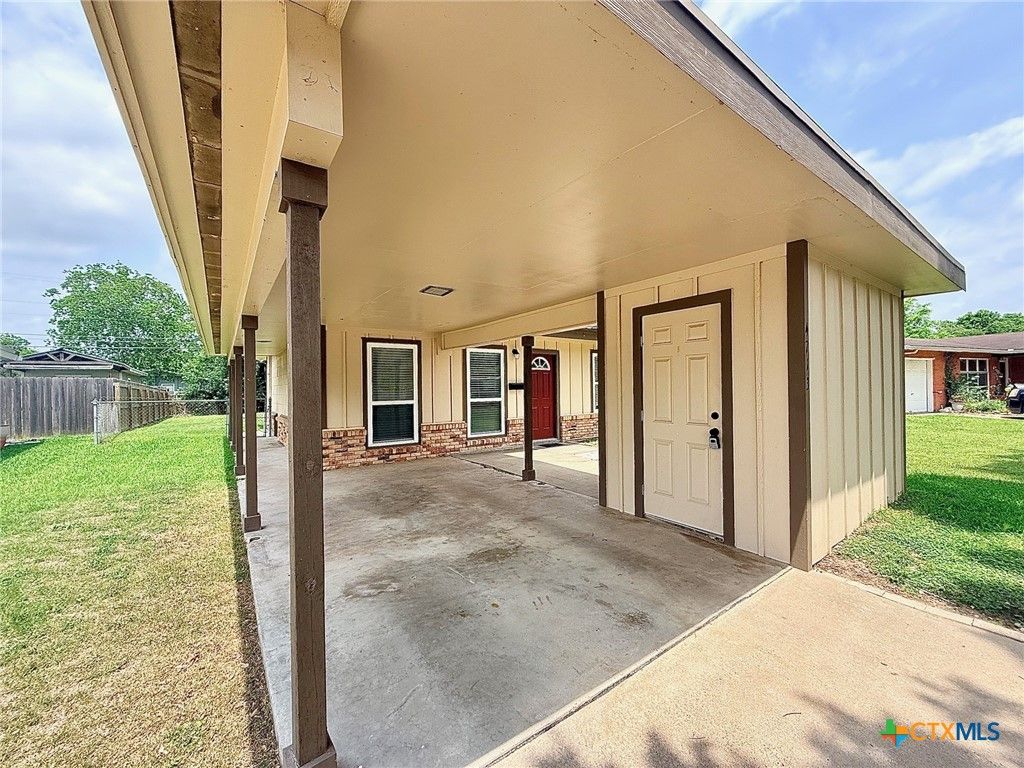 Image 2 of property listing at 4713 Dahlia Lane, Victoria, TX 77904