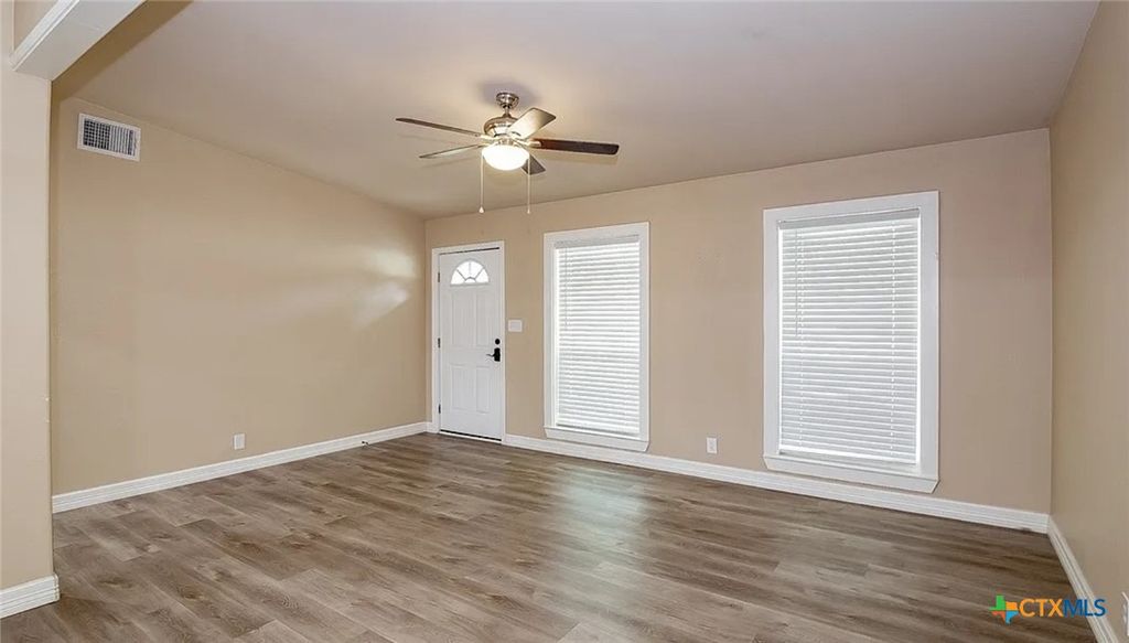 Image 3 of property listing at 4713 Dahlia Lane, Victoria, TX 77904