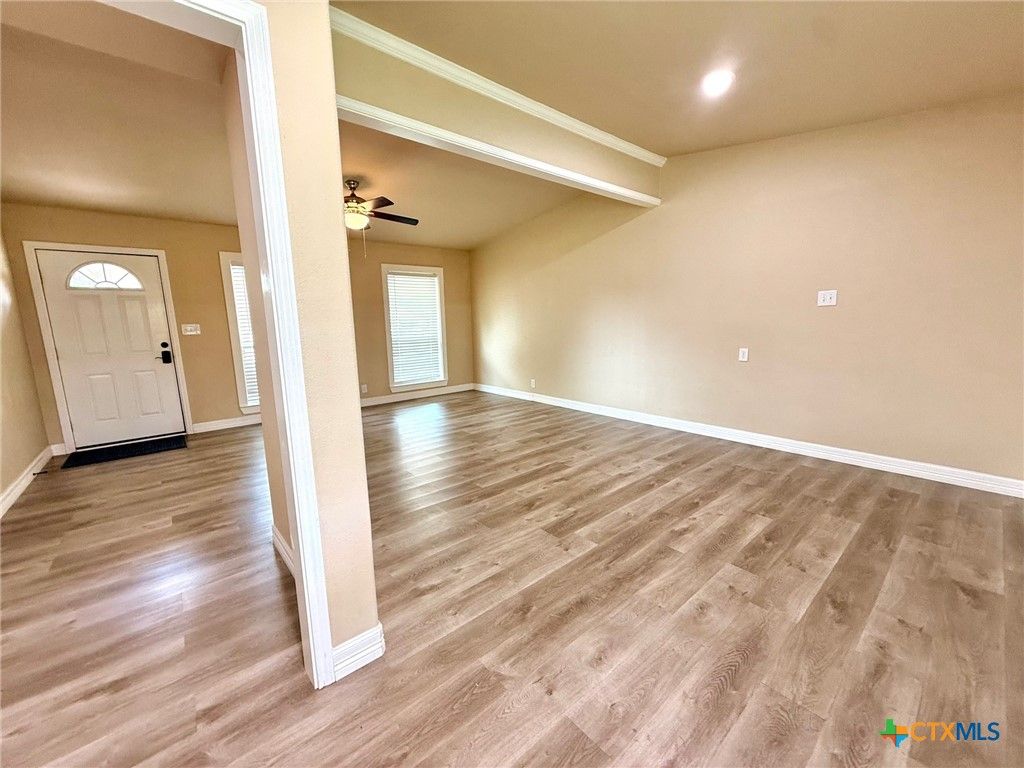 Image 6 of property listing at 4713 Dahlia Lane, Victoria, TX 77904
