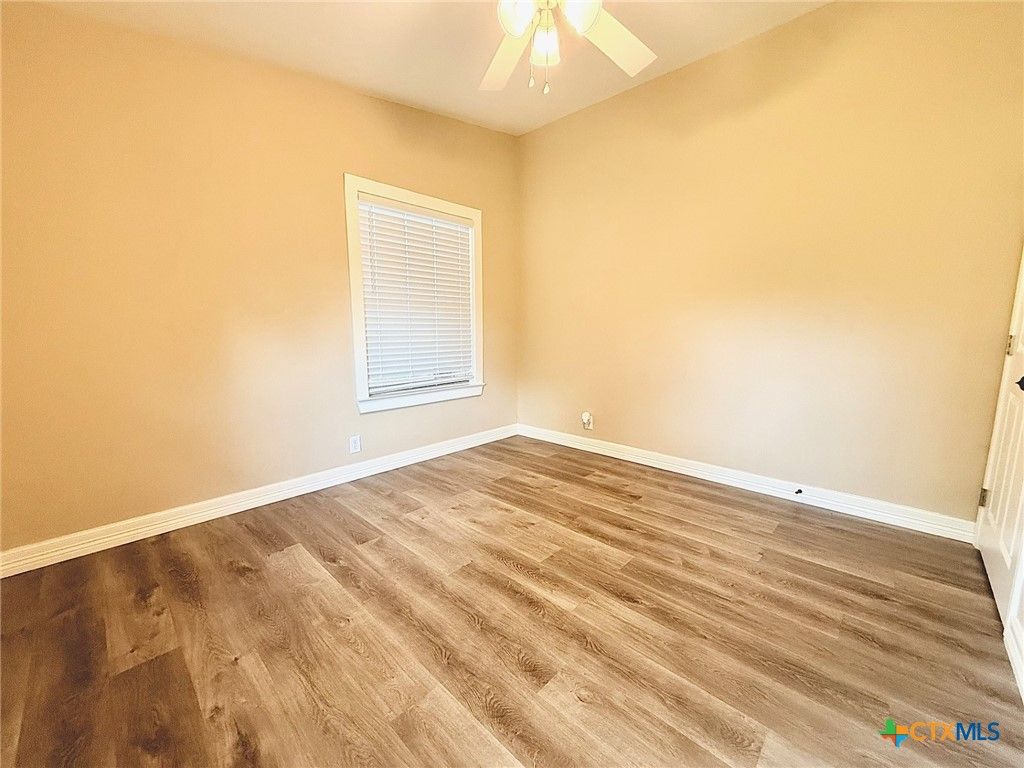 Image 7 of property listing at 4713 Dahlia Lane, Victoria, TX 77904