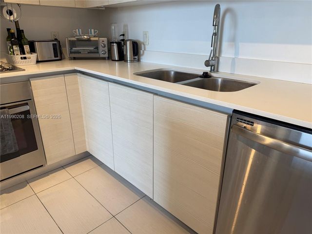 4250 NE Biscayne Blvd 1115, Miami, FL 33137