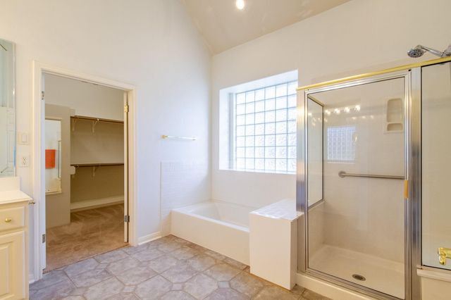 31 Lost Meadow TRL, The Hills, TX 78738