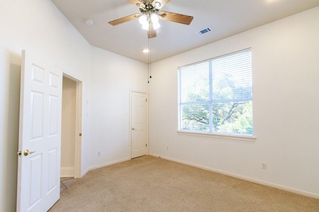 31 Lost Meadow TRL, The Hills, TX 78738