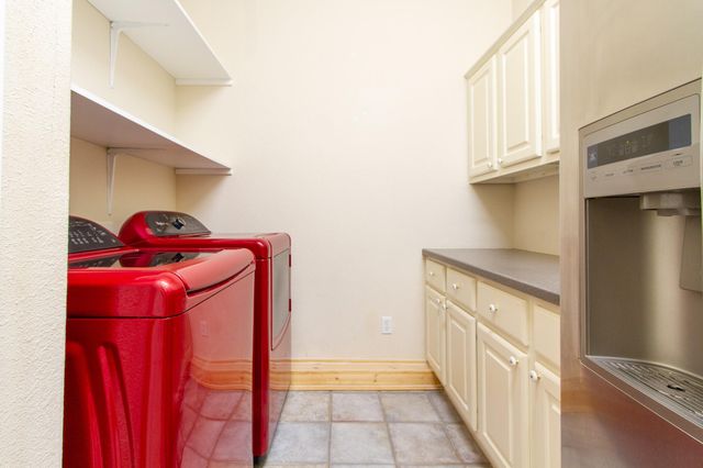 31 Lost Meadow TRL, The Hills, TX 78738