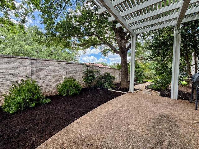 31 Lost Meadow TRL, The Hills, TX 78738