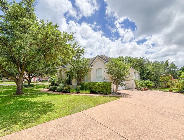 31 Lost Meadow TRL, The Hills, TX 78738