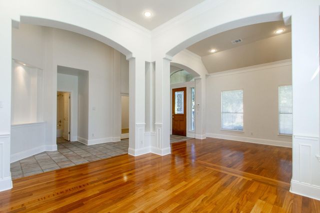 31 Lost Meadow TRL, The Hills, TX 78738