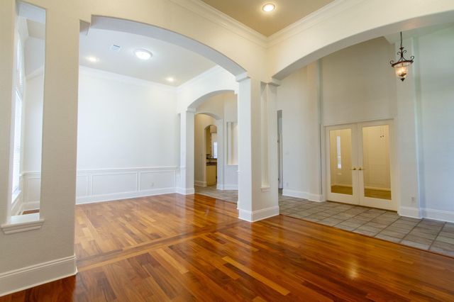31 Lost Meadow TRL, The Hills, TX 78738