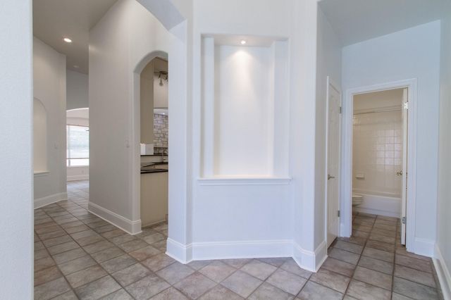 31 Lost Meadow TRL, The Hills, TX 78738
