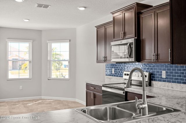 389 Guinevere Drive SW, Palm Bay, FL 32908