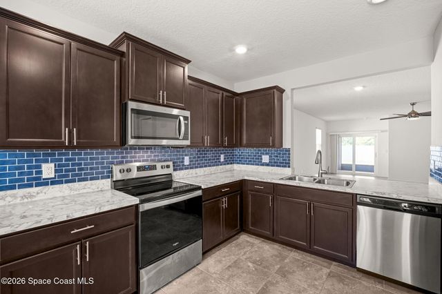 389 Guinevere Drive SW, Palm Bay, FL 32908