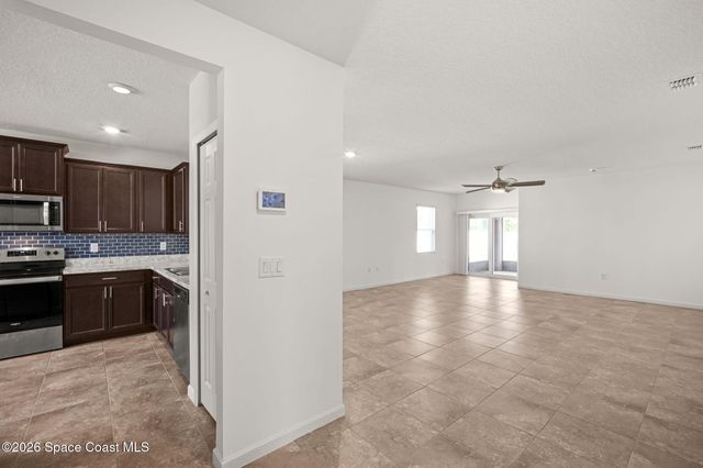 389 Guinevere Drive SW, Palm Bay, FL 32908