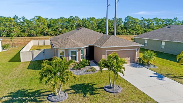 389 Guinevere Drive SW, Palm Bay, FL 32908