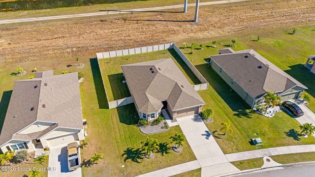 389 Guinevere Drive SW, Palm Bay, FL 32908