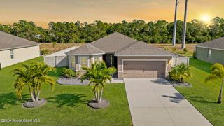 389 Guinevere Drive SW, Palm Bay, FL 32908