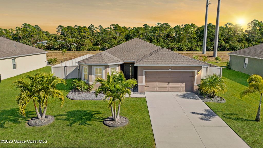 389 Guinevere Drive SW, Palm Bay, FL 32908