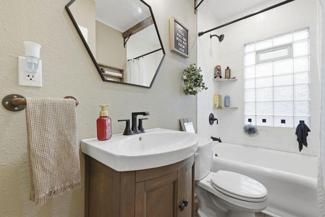 7717 17th AVENUE, Kenosha, WI 53143