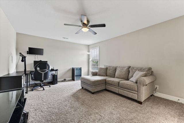 488 Kinslow Ct, Clarksville, TN 37040