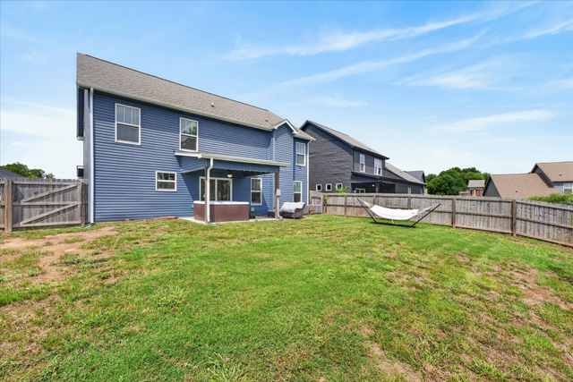 488 Kinslow Ct, Clarksville, TN 37040