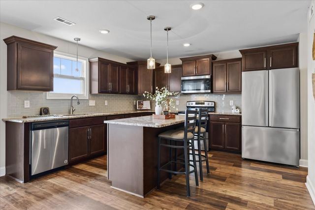 488 Kinslow Ct, Clarksville, TN 37040
